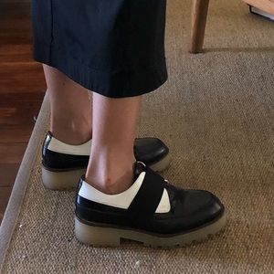 Intentionally blank platform shoe